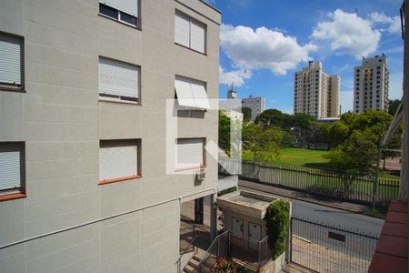 Quarto 1 _ Vista de apartamento para alugar com 2 quartos, 75m² em Vila Ipiranga, Porto Alegre