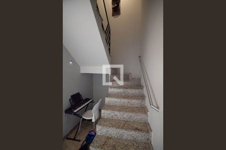 Escada de casa à venda com 4 quartos, 230m² em Ouro Preto, Belo Horizonte