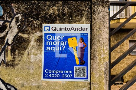 Casa à venda com 159m², 4 quartos e 4 vagas Casa à venda com 159m², 4 quartos e 4 vagasFachada com Plaquinha