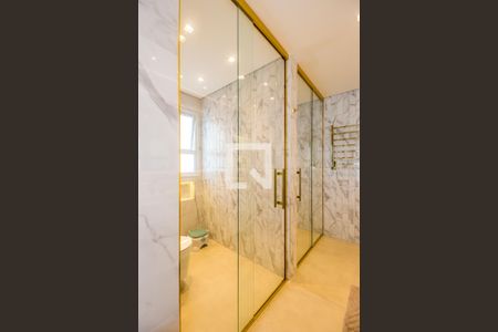 Apartamento à venda com 376m², 3 quartos e 4 vagas Apartamento à venda com 376m², 3 quartos e 4 vagasBanheiro da Suíte