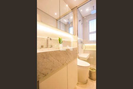 Apartamento à venda com 376m², 3 quartos e 4 vagas Apartamento à venda com 376m², 3 quartos e 4 vagasBanheiro da Suíte 2