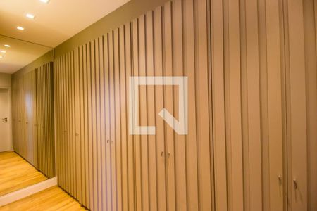 Apartamento à venda com 376m², 3 quartos e 4 vagas Apartamento à venda com 376m², 3 quartos e 4 vagasCloset da suíte