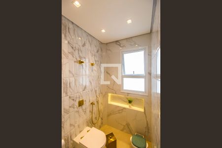 Apartamento à venda com 376m², 3 quartos e 4 vagas Apartamento à venda com 376m², 3 quartos e 4 vagasDetalhe do Banheiro da Suite