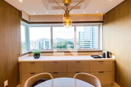 Apartamento à venda com 376m², 3 quartos e 4 vagas Apartamento à venda com 376m², 3 quartos e 4 vagasCozinha