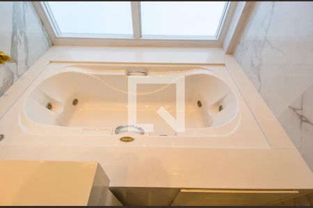 Apartamento à venda com 376m², 3 quartos e 4 vagas Apartamento à venda com 376m², 3 quartos e 4 vagasDetalhe do Banheiro da Suite