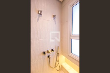 Apartamento à venda com 376m², 3 quartos e 4 vagas Apartamento à venda com 376m², 3 quartos e 4 vagasBanheiro da Suíte 2