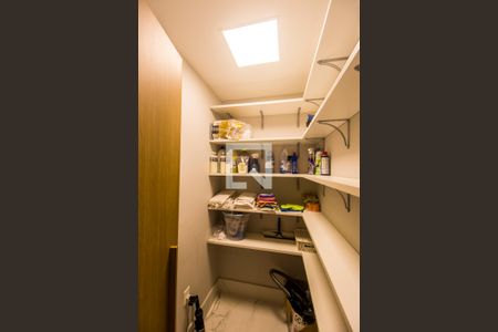 Apartamento à venda com 376m², 3 quartos e 4 vagas Apartamento à venda com 376m², 3 quartos e 4 vagasDespensa