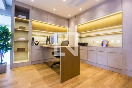 Apartamento à venda com 376m², 3 quartos e 4 vagas Apartamento à venda com 376m², 3 quartos e 4 vagasEscritório