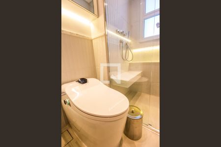 Apartamento à venda com 376m², 3 quartos e 4 vagas Apartamento à venda com 376m², 3 quartos e 4 vagasBanheiro da Suíte 2