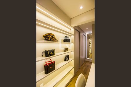 Apartamento à venda com 376m², 3 quartos e 4 vagas Apartamento à venda com 376m², 3 quartos e 4 vagasCloset da suíte