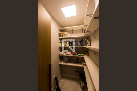 Apartamento à venda com 376m², 3 quartos e 4 vagas Apartamento à venda com 376m², 3 quartos e 4 vagasDespensa