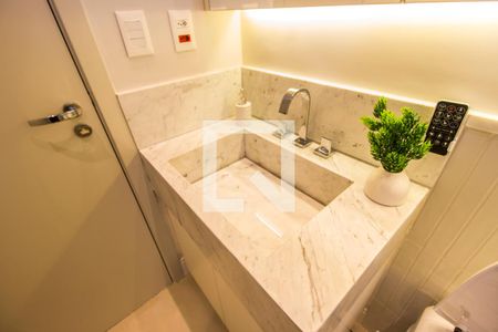 Apartamento à venda com 376m², 3 quartos e 4 vagas Apartamento à venda com 376m², 3 quartos e 4 vagasBanheiro da Suíte 2