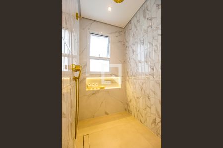 Apartamento à venda com 376m², 3 quartos e 4 vagas Apartamento à venda com 376m², 3 quartos e 4 vagasDetalhe do Banheiro da Suite