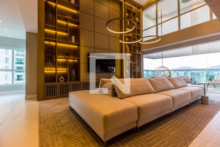 Apartamento à venda com 376m², 3 quartos e 4 vagas Apartamento à venda com 376m², 3 quartos e 4 vagasSala de TV