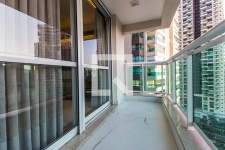 Apartamento à venda com 376m², 3 quartos e 4 vagas Apartamento à venda com 376m², 3 quartos e 4 vagasVaranda