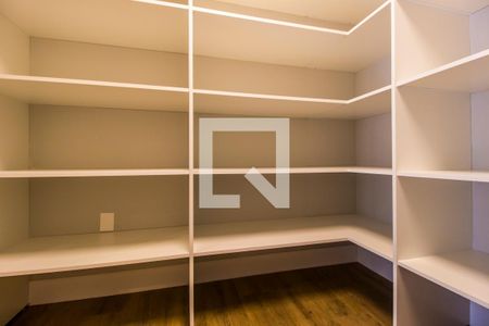 Apartamento à venda com 376m², 3 quartos e 4 vagas Apartamento à venda com 376m², 3 quartos e 4 vagasDepósito