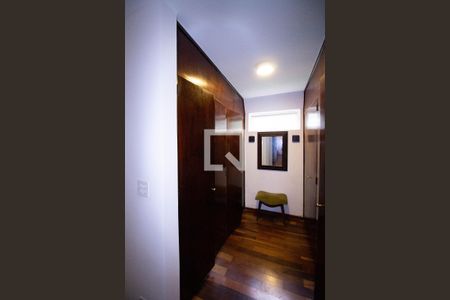 Closet da suíte de casa para alugar com 4 quartos, 550m² em Interlagos, São Paulo