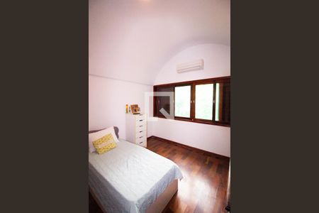 Casa à venda com 550m², 4 quartos e 5 vagas Casa à venda com 550m², 4 quartos e 5 vagasquarto 3