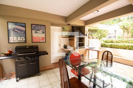 Casa à venda com 550m², 4 quartos e 5 vagas Casa à venda com 550m², 4 quartos e 5 vagasChurrasqueira