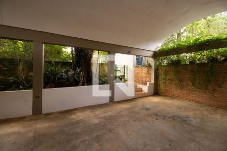 Casa à venda com 550m², 4 quartos e 5 vagas Casa à venda com 550m², 4 quartos e 5 vagasGaragem
