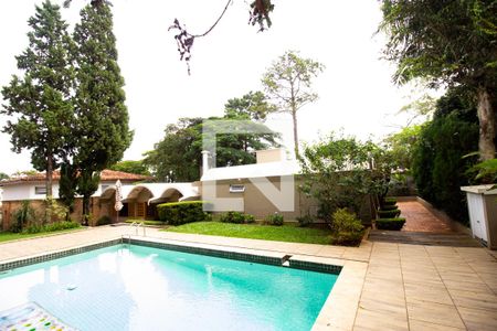 Casa à venda com 550m², 4 quartos e 5 vagas Casa à venda com 550m², 4 quartos e 5 vagasPiscina