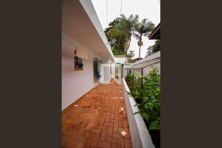 Casa à venda com 550m², 4 quartos e 5 vagas Casa à venda com 550m², 4 quartos e 5 vagasCorredor