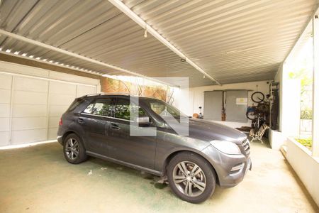 Casa à venda com 550m², 4 quartos e 5 vagas Casa à venda com 550m², 4 quartos e 5 vagasGaragem