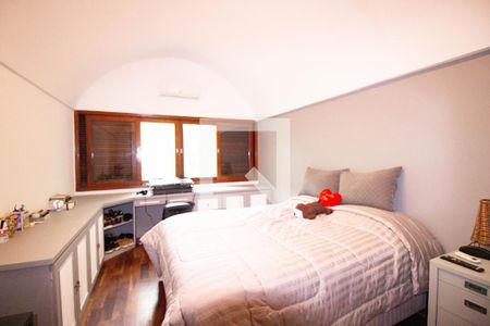 Casa à venda com 550m², 4 quartos e 5 vagas Casa à venda com 550m², 4 quartos e 5 vagasquarto 4