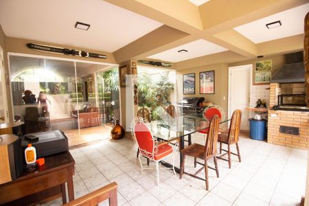 Casa à venda com 550m², 4 quartos e 5 vagas Casa à venda com 550m², 4 quartos e 5 vagasChurrasqueira