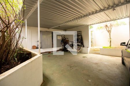 Casa à venda com 550m², 4 quartos e 5 vagas Casa à venda com 550m², 4 quartos e 5 vagasGaragem