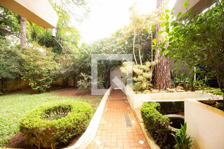 Casa à venda com 550m², 4 quartos e 5 vagas Casa à venda com 550m², 4 quartos e 5 vagasEntrada