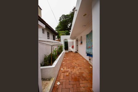 Casa à venda com 550m², 4 quartos e 5 vagas Casa à venda com 550m², 4 quartos e 5 vagasCorredor