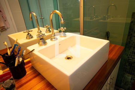 Casa à venda com 550m², 4 quartos e 5 vagas Casa à venda com 550m², 4 quartos e 5 vagasBanheiro da Suíte