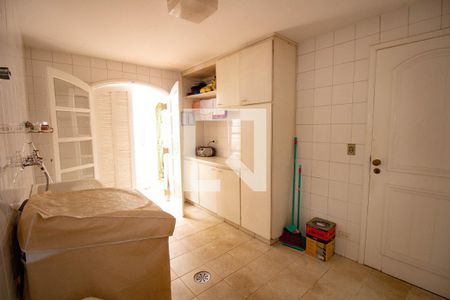 Casa à venda com 550m², 4 quartos e 5 vagas Casa à venda com 550m², 4 quartos e 5 vagasLavanderia