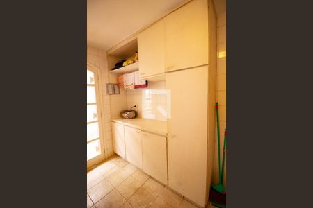 Casa à venda com 550m², 4 quartos e 5 vagas Casa à venda com 550m², 4 quartos e 5 vagasLavanderia