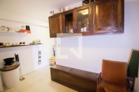 Casa à venda com 550m², 4 quartos e 5 vagas Casa à venda com 550m², 4 quartos e 5 vagasQuarto de Serviço