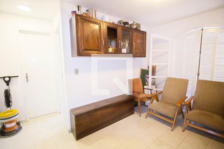 Casa à venda com 550m², 4 quartos e 5 vagas Casa à venda com 550m², 4 quartos e 5 vagasQuarto de Serviço