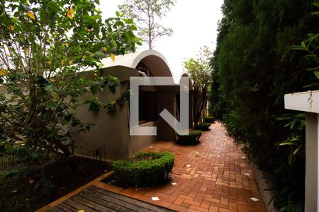 Casa à venda com 550m², 4 quartos e 5 vagas Casa à venda com 550m², 4 quartos e 5 vagasCorredor