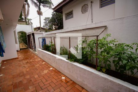 Casa à venda com 550m², 4 quartos e 5 vagas Casa à venda com 550m², 4 quartos e 5 vagasCorredor