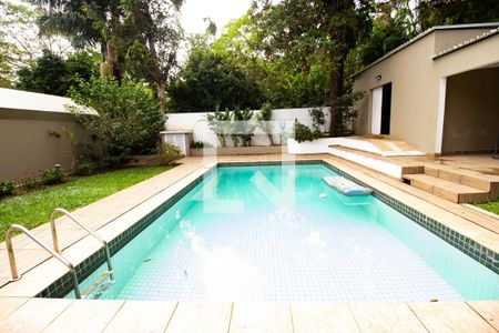 Casa à venda com 550m², 4 quartos e 5 vagas Casa à venda com 550m², 4 quartos e 5 vagasPiscina