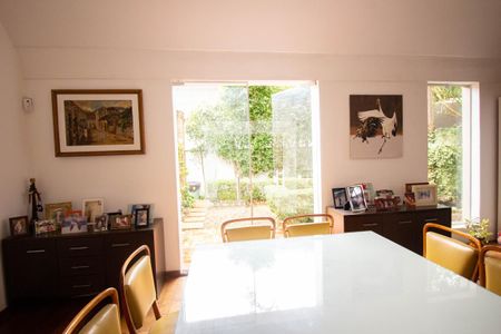 Casa à venda com 550m², 4 quartos e 5 vagas Casa à venda com 550m², 4 quartos e 5 vagasSala de Jantar