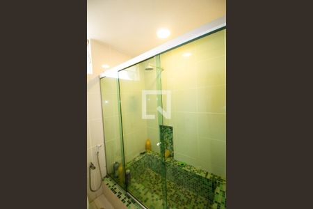 Casa à venda com 550m², 4 quartos e 5 vagas Casa à venda com 550m², 4 quartos e 5 vagasBanheiro 1