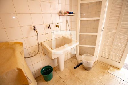 Casa à venda com 550m², 4 quartos e 5 vagas Casa à venda com 550m², 4 quartos e 5 vagasLavanderia