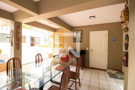 Casa à venda com 550m², 4 quartos e 5 vagas Casa à venda com 550m², 4 quartos e 5 vagasChurrasqueira