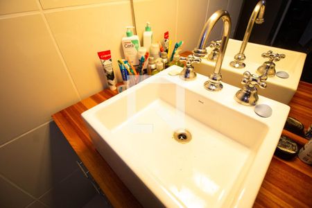 Casa à venda com 550m², 4 quartos e 5 vagas Casa à venda com 550m², 4 quartos e 5 vagasBanheiro 1