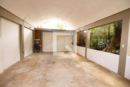 Casa à venda com 550m², 4 quartos e 5 vagas Casa à venda com 550m², 4 quartos e 5 vagasGaragem