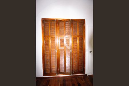 Casa à venda com 550m², 4 quartos e 5 vagas Casa à venda com 550m², 4 quartos e 5 vagasQuarto 2