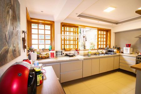 Casa à venda com 550m², 4 quartos e 5 vagas Casa à venda com 550m², 4 quartos e 5 vagasCozinha