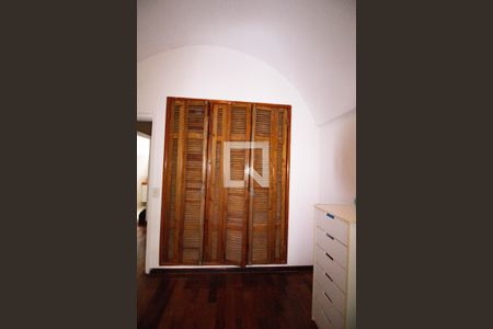 Casa à venda com 550m², 4 quartos e 5 vagas Casa à venda com 550m², 4 quartos e 5 vagasquarto 3