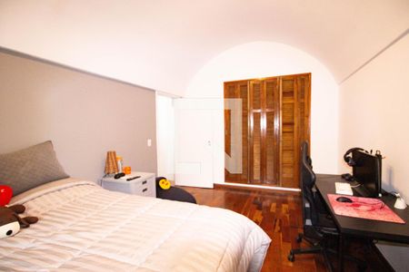 Casa à venda com 550m², 4 quartos e 5 vagas Casa à venda com 550m², 4 quartos e 5 vagasquarto 4